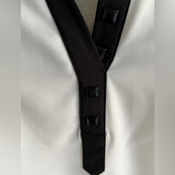 Kenneth Cole Reaction Women’s White Blouse w/ Black Trim & Roll Sleeves - Large - Picture 2 of 12
